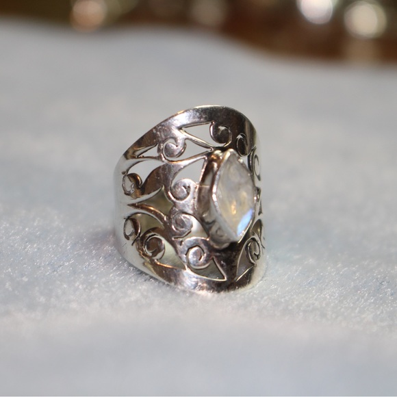 Silver and quartz crystal gem ring - Picture 9 of 9